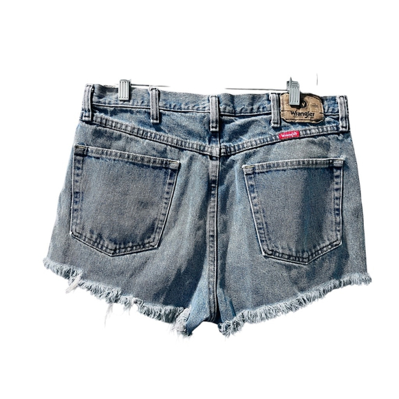 Wrangler Cutoff Denim Jeans Shorts Size 35" Waist Med Wash Full Zip Pocket Blue - Picture 3 of 4